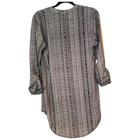 About A Girl Tunic Top Black and White Long Sleeve - Picture 2 of 7